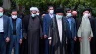 اقامه نماز رهبر انقلاب بر پیکر مبارز قدیمی حجت‌الاسلام سید محمود دعائی