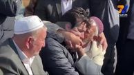 ببیند | گریه های دردناک پدر صابر کاظمی در آغوش فرهاد قائمی