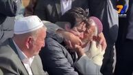 ببیند | گریه های دردناک پدر صابر کاظمی در آغوش فرهاد قائمی