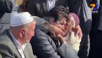 ببیند | گریه های دردناک پدر صابر کاظمی در آغوش فرهاد قائمی