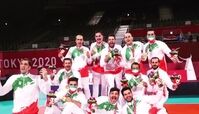 فیلمی جالب از تقدیم دسته گل قهرمانی والیبال نشسته ایران به مادر شهید