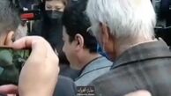  ویدئویی حزن انگیز از آواز همایون شجریان بر مزار پدر