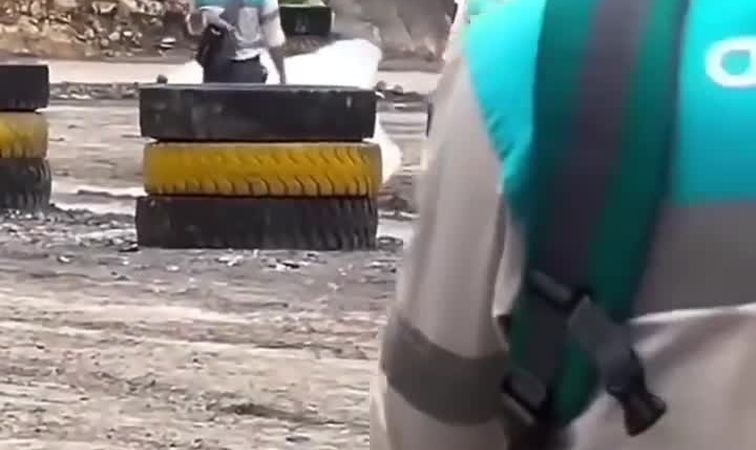 لحظه عجیب سقوط یک تکه ابر روی زمین !